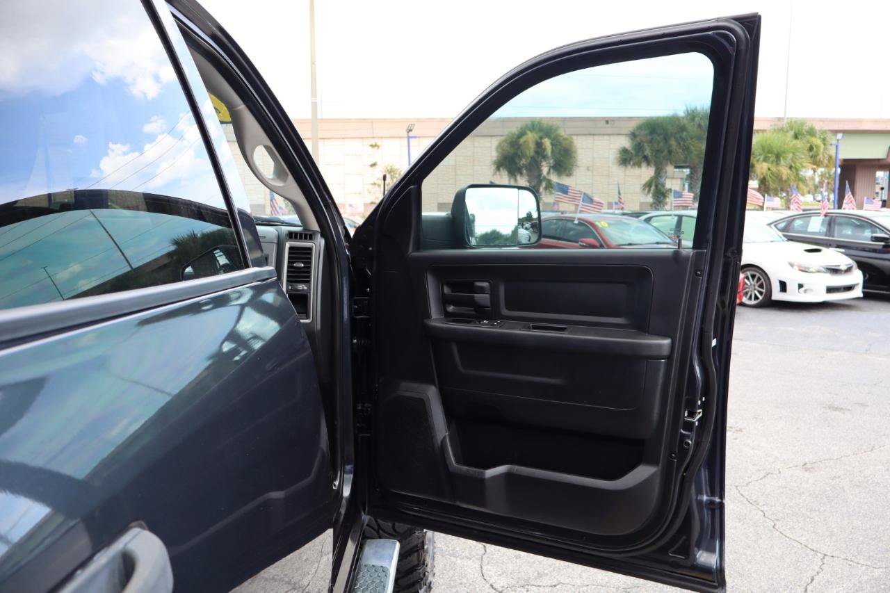 Used 2016 RAM 1500 Express RWD image 15