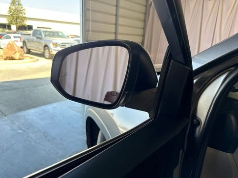 Used 2019 Toyota Highlander XLE FWD image 20