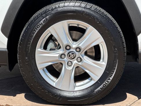 Certified 2021 Toyota RAV4 LE AWD/4WD image 33