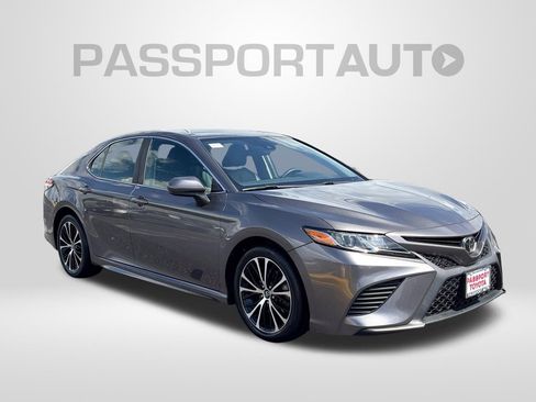 Used 2020 Toyota Camry SE FWD image 10