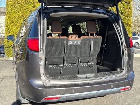 Used 2019 Chrysler Pacifica Limited w/ Advanced Safetytec Group image 10