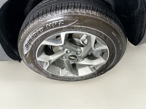 Used 2025 Chevrolet Trax LT image 11