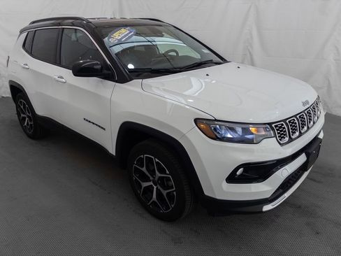 Used 2025 Jeep Compass Limited image 10