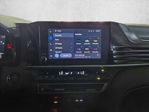 Used 2025 Toyota Camry SE w/ Convenience Package FWD image 12