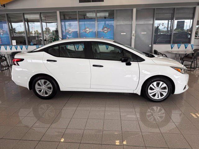 Used 2020 Nissan Versa S FWD image 4