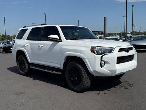 Used 2020 Toyota 4Runner SR5 Premium AWD/4WD image 3