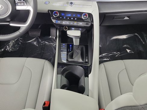 New 2025 Hyundai Elantra Limited image 10