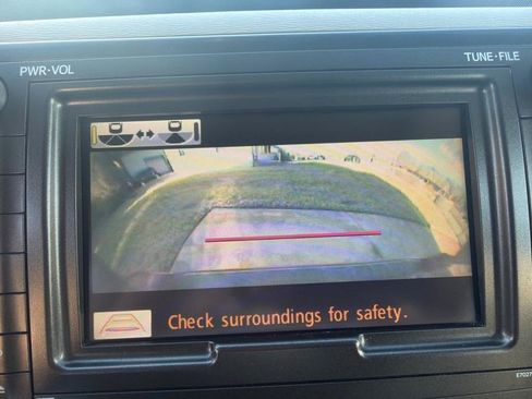 Used 2014 Toyota Sienna Limited w/ Limited Premium Package FWD image 21