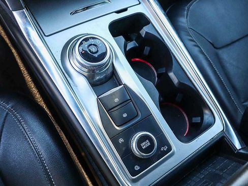 Used 2020 Ford Explorer Limited image 22