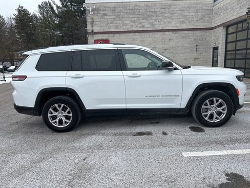 Certified 2022 Jeep Grand Cherokee L Limited w/ Luxury Tech Group II image 5
