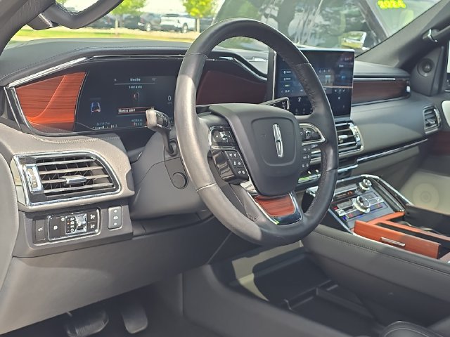 Used 2024 Lincoln Navigator Reserve AWD/4WD image 7