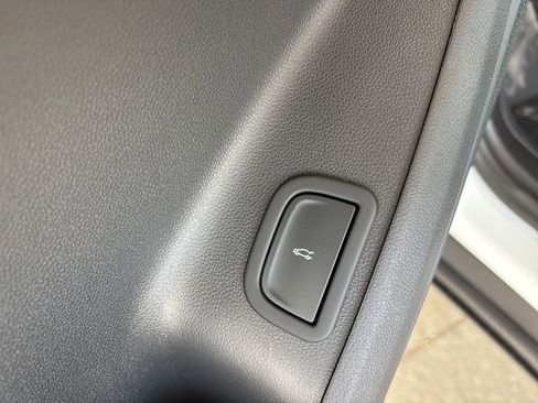 New 2026 Chevrolet Traverse LT image 12