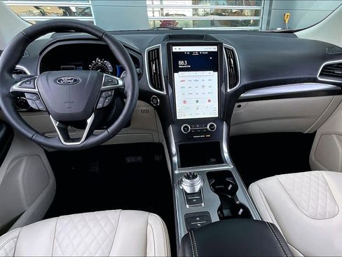 Used 2024 Ford Edge Titanium image 16