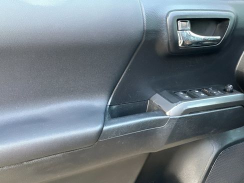 Used 2019 Toyota Tacoma 2WD Double Cab image 11