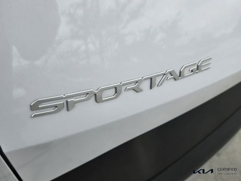 Used 2025 Kia Sportage EX FWD image 14