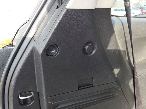 Used 2016 GMC Acadia SLE image 12