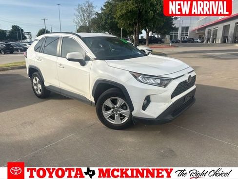 Used 2020 Toyota RAV4 XLE FWD image 1