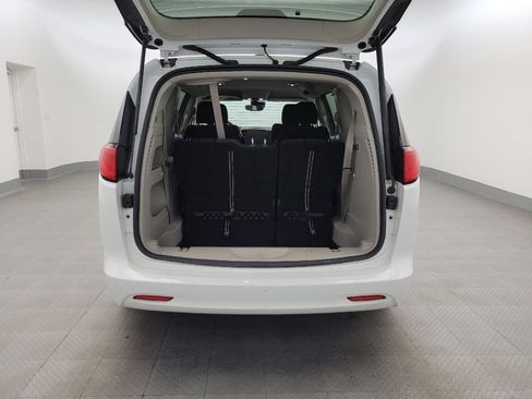 Used 2023 Chrysler Voyager LX FWD image 29
