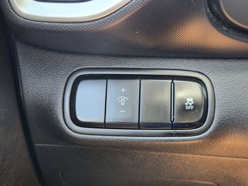 Used 2023 Hyundai Venue SEL FWD image 26
