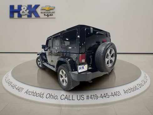 Used 2017 Jeep Wrangler Unlimited Sahara AWD/4WD image 4