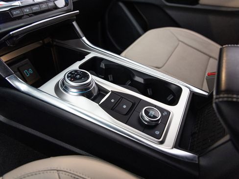 Used 2020 Ford Explorer Limited w/ Hybrid Equipment Group 310A image 14