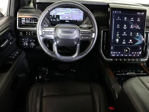 Used 2025 GMC Yukon XL Denali AWD/4WD image 3
