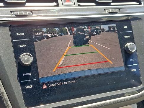 Used 2023 Volkswagen Tiguan SE w/ Panoramic Sunroof Package AWD/4WD image 19
