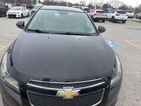 Used 2013 Chevrolet Cruze LS image 2