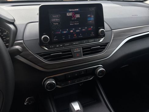 Used 2025 Nissan Altima 2.5 SV image 23