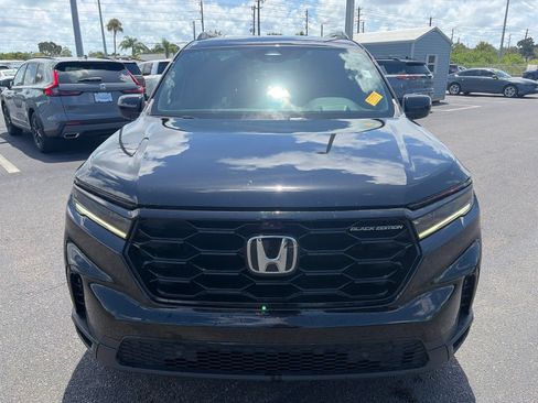 Used 2025 Honda Pilot Black Edition image 2