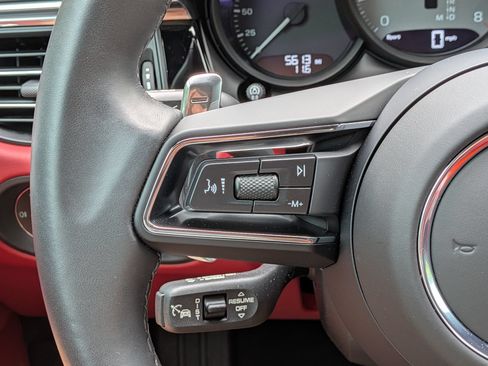 Certified 2025 Porsche Macan S AWD/4WD image 9