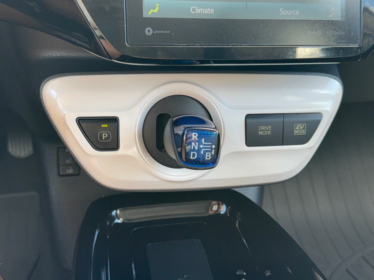 Used 2018 Toyota Prius Four w/ Advanced Technology Package FWD image 21