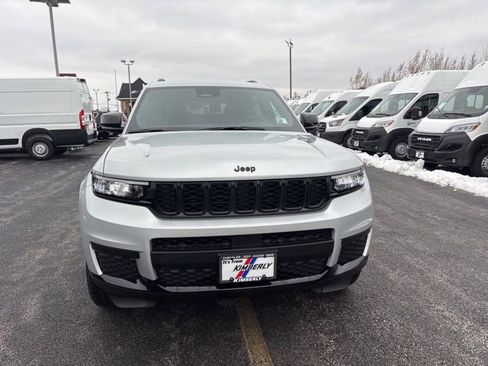 New 2025 Jeep Grand Cherokee L Altitude image 8