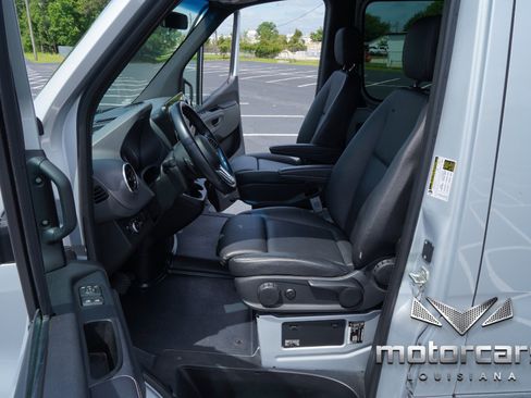 Used 2020 Mercedes-Benz Sprinter 2500 image 22