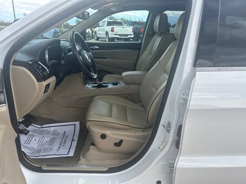Used 2019 Jeep Grand Cherokee Overland AWD/4WD image 10