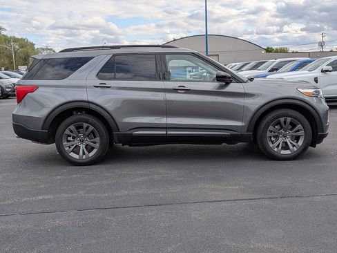 Used 2024 Ford Explorer XLT w/ Equipment Group 202A AWD/4WD image 8