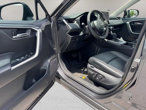 Used 2025 Toyota RAV4 XLE FWD image 16