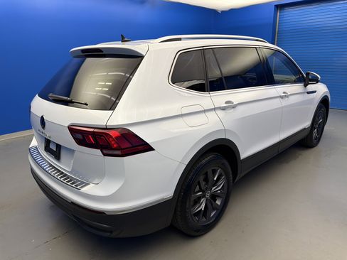 Certified 2023 Volkswagen Tiguan SE w/ Panoramic Sunroof Package image 6