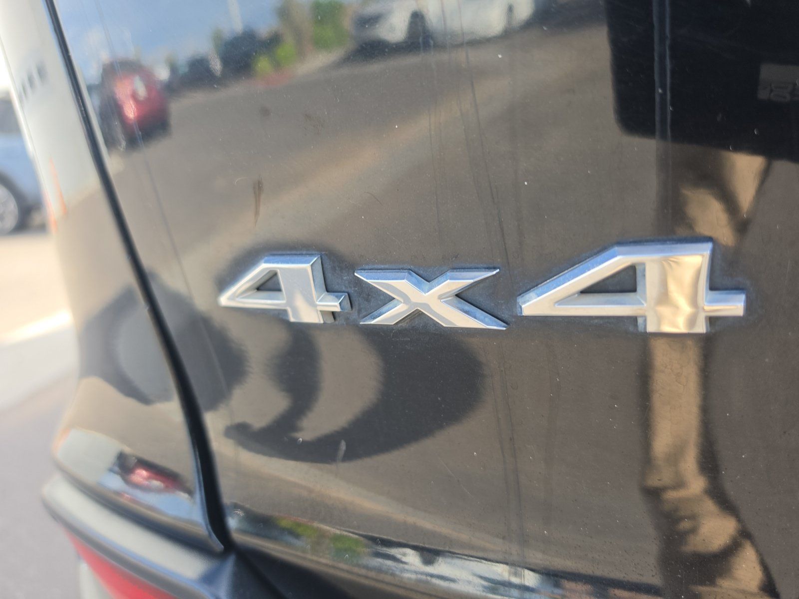 Used 2019 Jeep Cherokee Latitude w/ Cold Weather Group AWD/4WD image 24