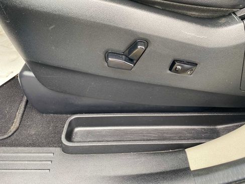 Used 2017 Dodge Grand Caravan SXT w/ Rear Park Assist Package FWD image 17