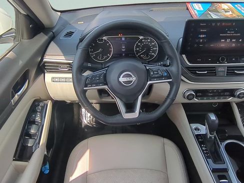 Used 2024 Nissan Altima 2.5 SL FWD image 13