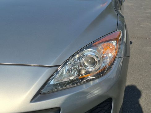 Used 2013 MAZDA MAZDA3 i SV FWD image 12