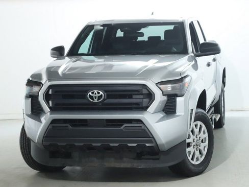 Used 2024 Toyota Tacoma SR RWD image 4