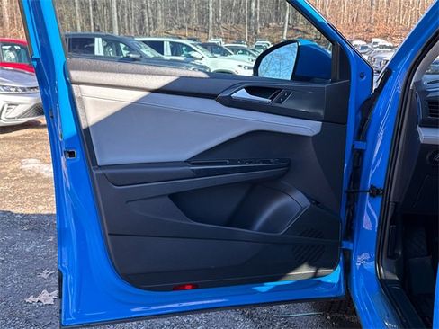 Certified 2023 Volkswagen Taos SEL image 9