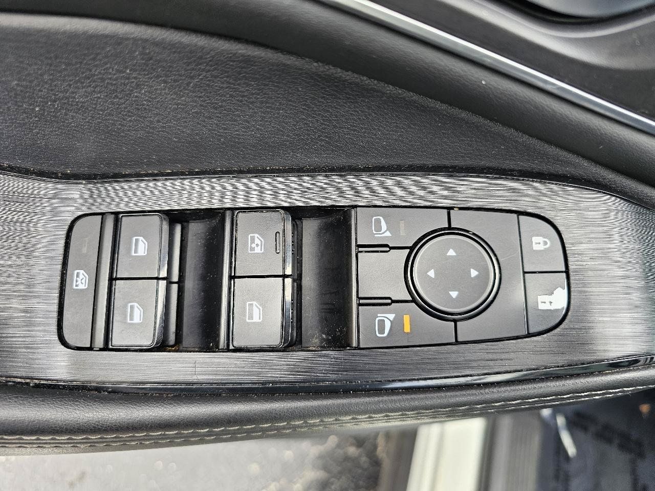 Used 2021 Nissan Rogue SV w/ Premium Package FWD image 5