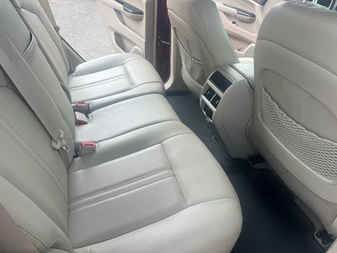 Used 2015 Cadillac SRX Luxury w/ Driver Awareness Package FWD image 10