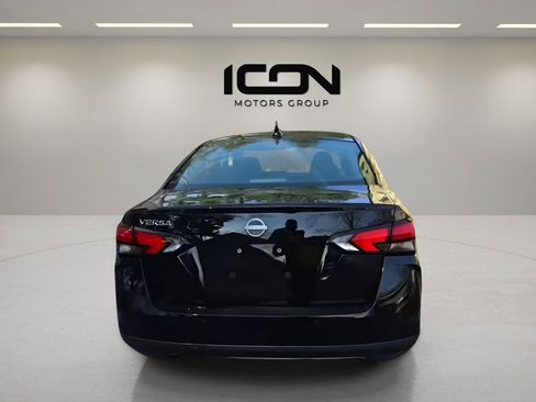 Used 2025 Nissan Versa SV image 3