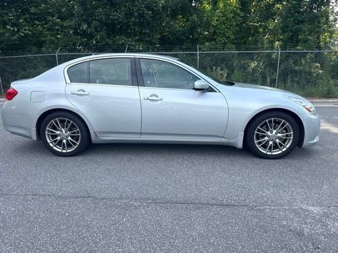Used 2011 INFINITI G37 Journey w/ Premium Pkg RWD image 4