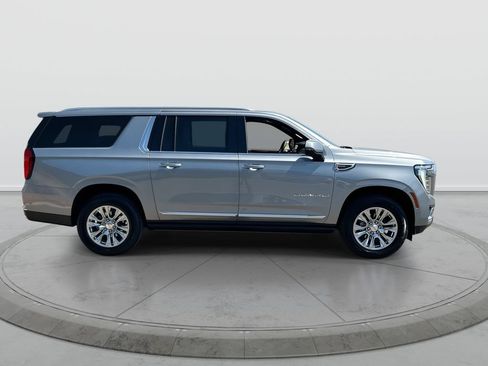 Used 2025 GMC Yukon XL Denali w/ Sun & Power Step Package AWD/4WD image 9