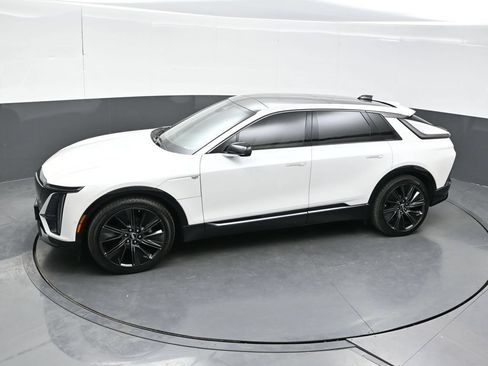 Certified 2024 Cadillac Lyriq Sport AWD/4WD image 34